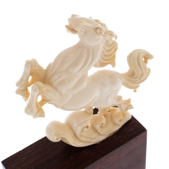 Скульптура из бивня мамонта "Лошадь"