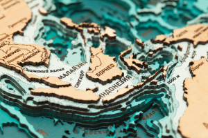 Карта деревянная многослойная "Карта мира №3" на заказ