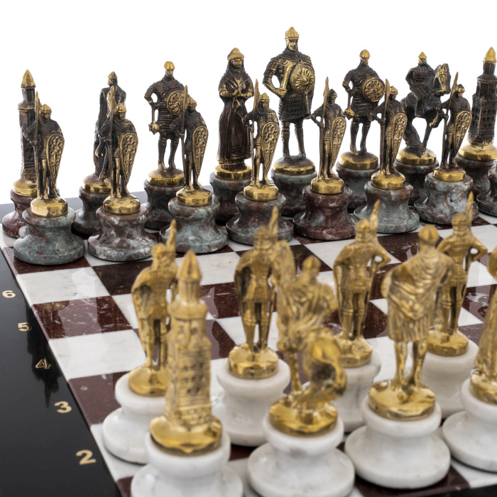 Шахматы из креноида и мрамора "Русские" бронзовые фигуры