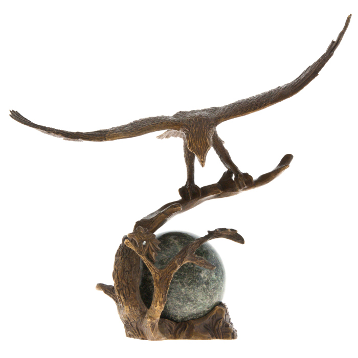 Скульптурная композиция из бронзы "Орёл на шаре"