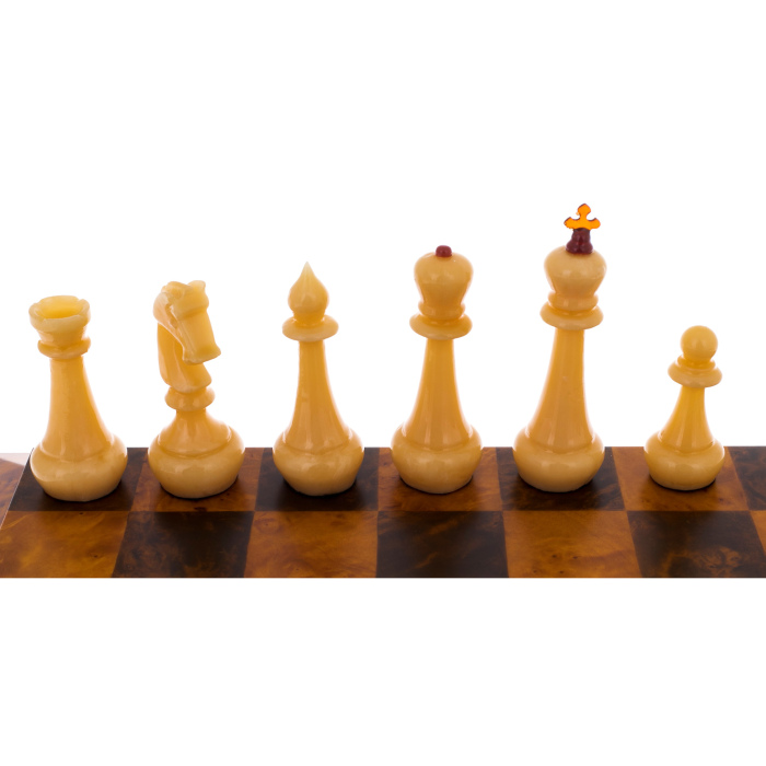 Шахматы из капа с янтарными фигурами