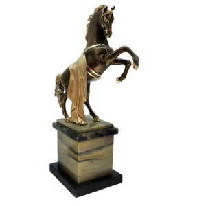 Статуэтка из офиокальцита, бронзы и змеевика "Конь" на пьедестале