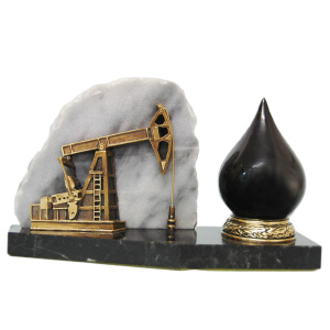 Сувенир из бронзы, мрамора и змеевика "Нефтяная качалка с каплей нефти"