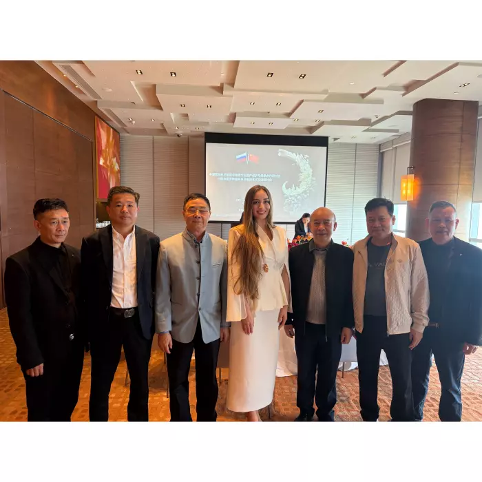 Композиция из бивня мамонта "Цзюньшань Гао Ши"