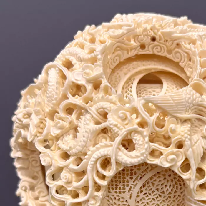 Композиция из бивня мамонта "Обращение к восходящему солнцу"