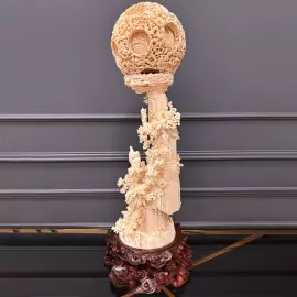 Композиция из бивня мамонта "Поднимаю бокал и приглашаю луну"