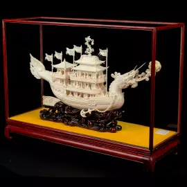 Корабль-дракон из бивня мамонта "Хуафанг"