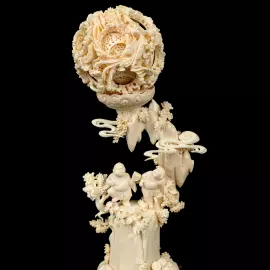 Композиция из бивня мамонта с кантонским шаром "Отдых"