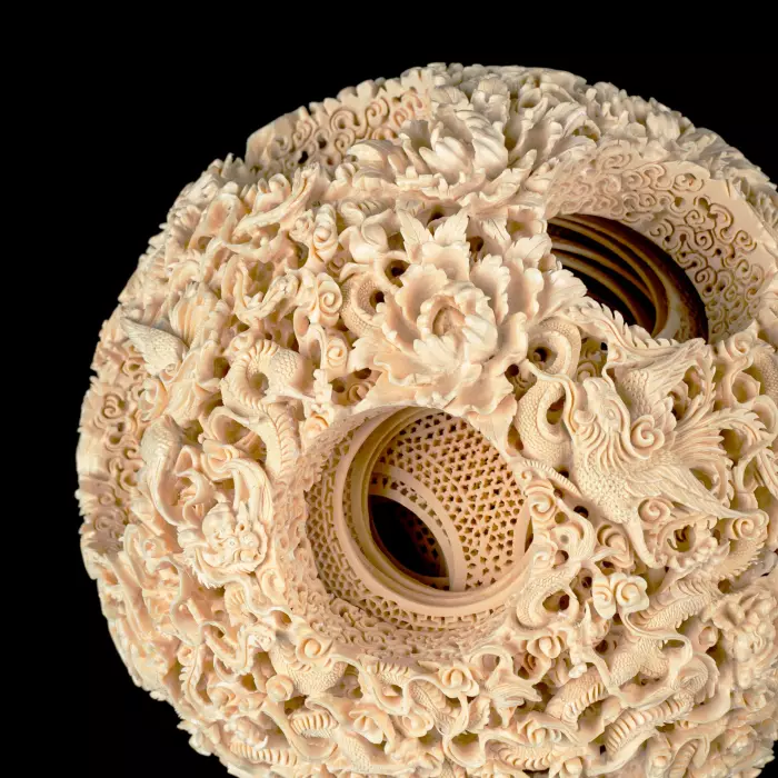 Композиция из бивня мамонта с кантонским шаром "Дракон и птицы"