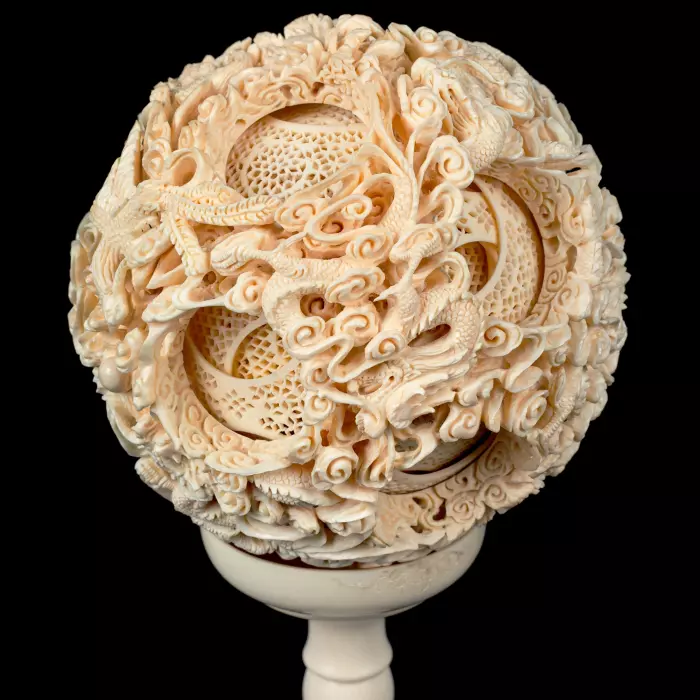 Композиция из бивня мамонта с кантонским шаром "Дракон"