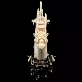 Композиция из бивня мамонта "Чанлэ Вэйян рисует лодку-дракона"