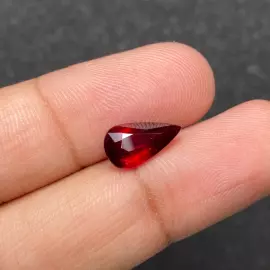 Необработанный мозамбикский рубин 3.01 карата, голубиная кровь