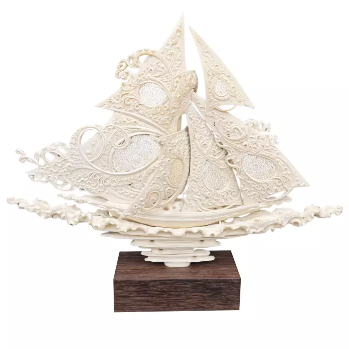 Высокохудожественная скульптура из бивня мамонта "Ветер перемен"