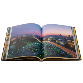 Книга-фотоальбом в кожаном переплете и окладе "Москва" Златоуст