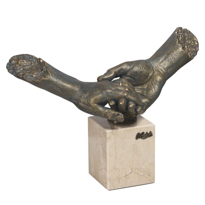Скульптура "Твоя рука в моей руке"