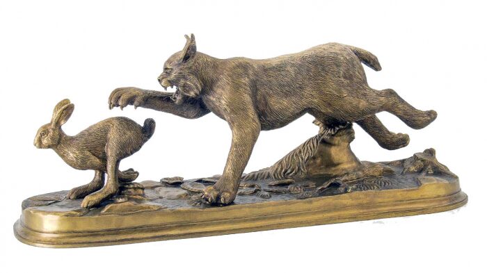 Скульптура бронзовая "Рысь и заяц"