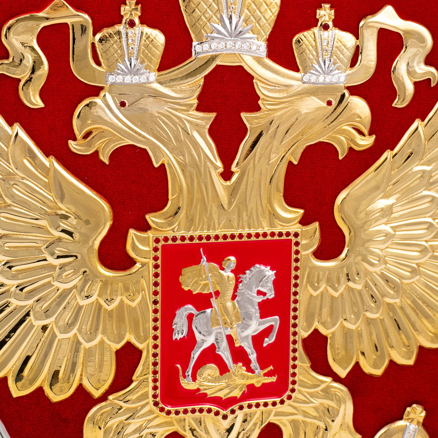 Панно "Герб РФ" на бархате, белые камни, Златоуст